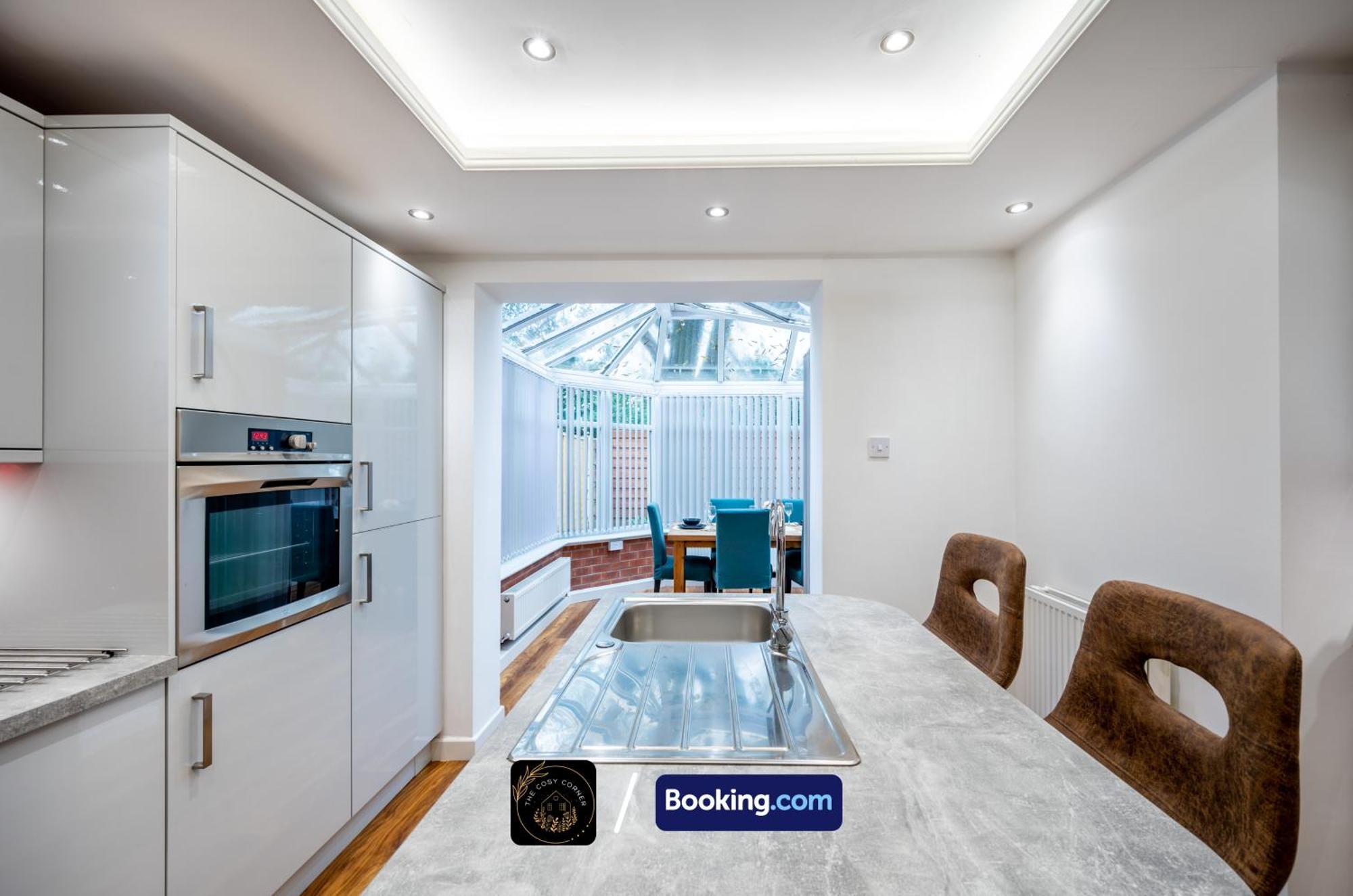 Cosy 3-Bed House, Garden & Free Parking In Stretford Apartment Manchester Exterior foto