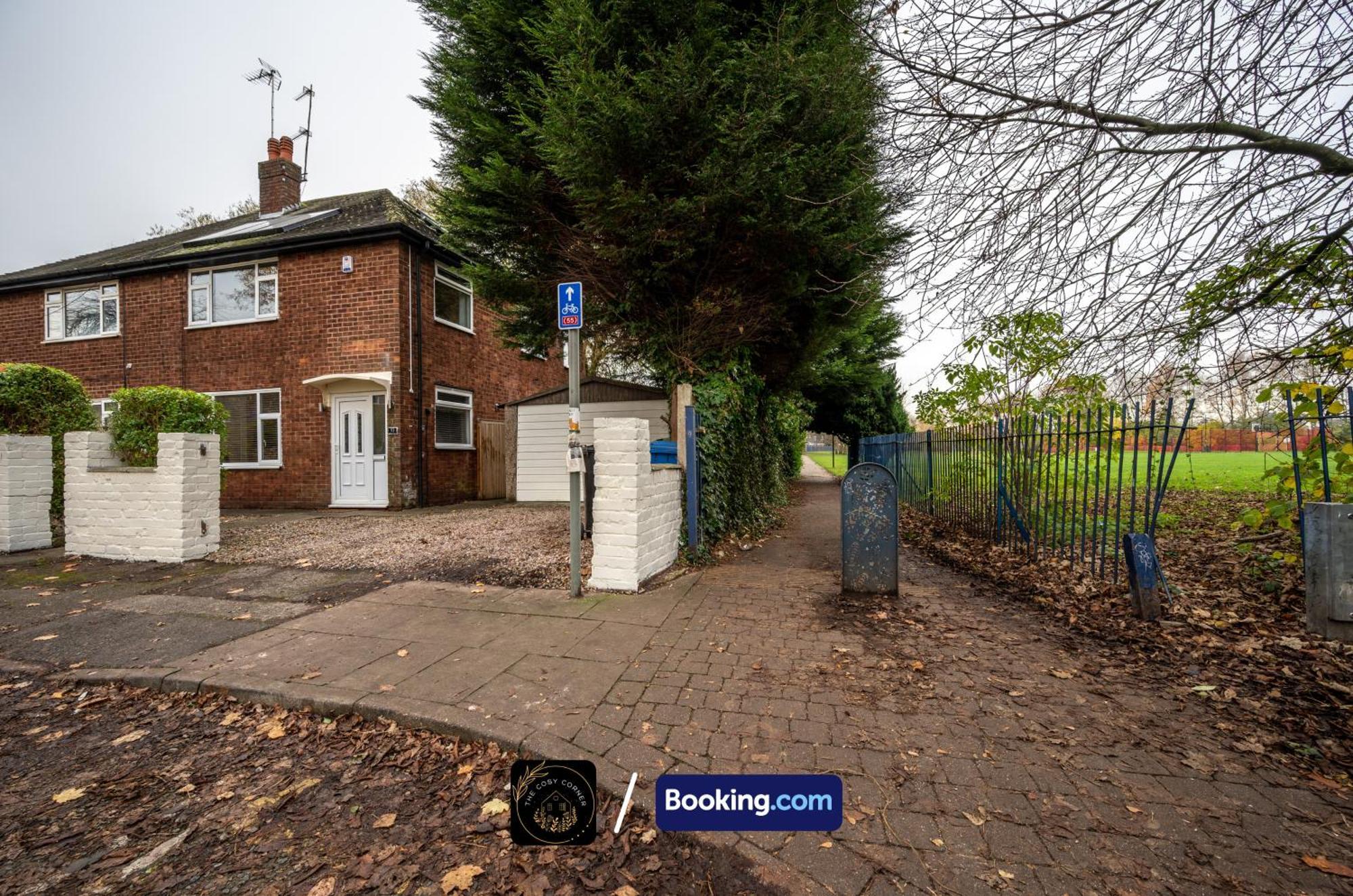 Cosy 3-Bed House, Garden & Free Parking In Stretford Apartment Manchester Exterior foto